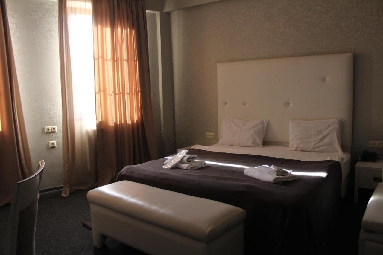 Hotel Plaza 第比利斯 外观 照片